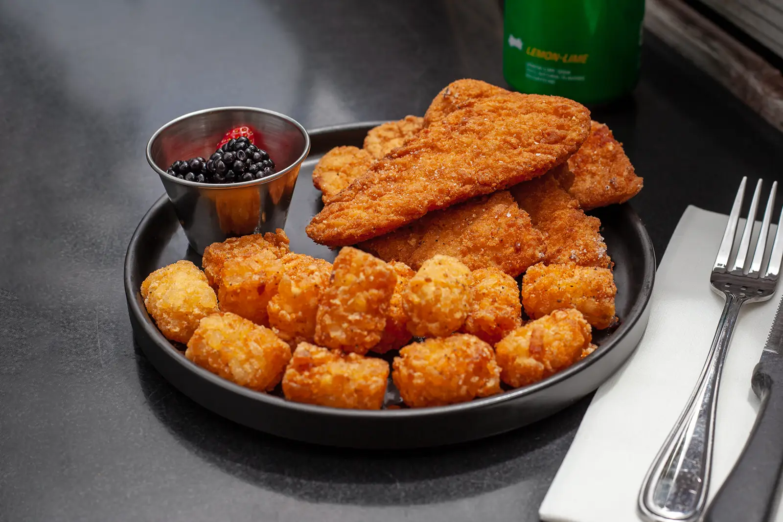 Keiki Chicken Tenders, Berries & Tater Tots